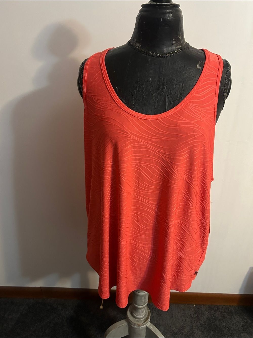 Marika Sleeveless Cayenne Wave-Texture Tank Top